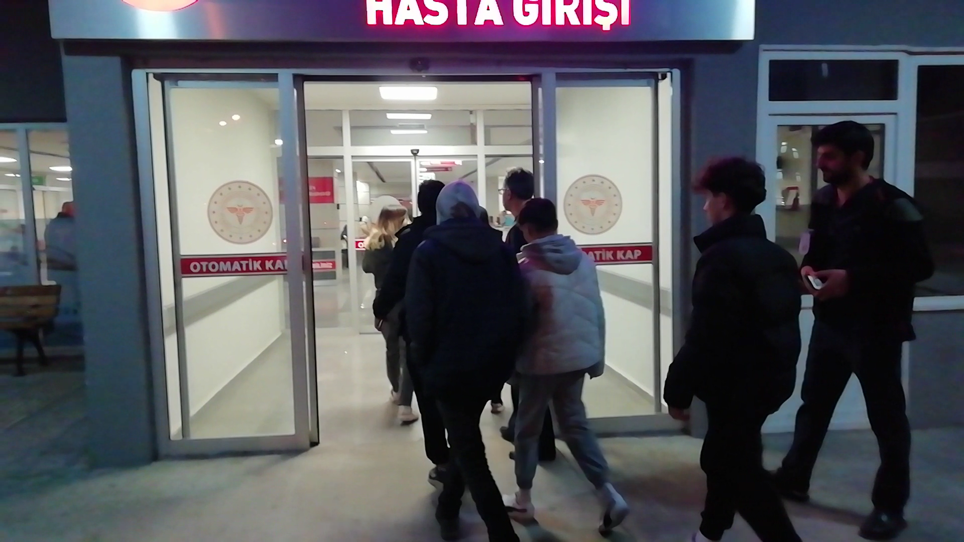 20 Öğrenci Zehirlenme Şüphesiyle Hastaneye Kaldırıldı