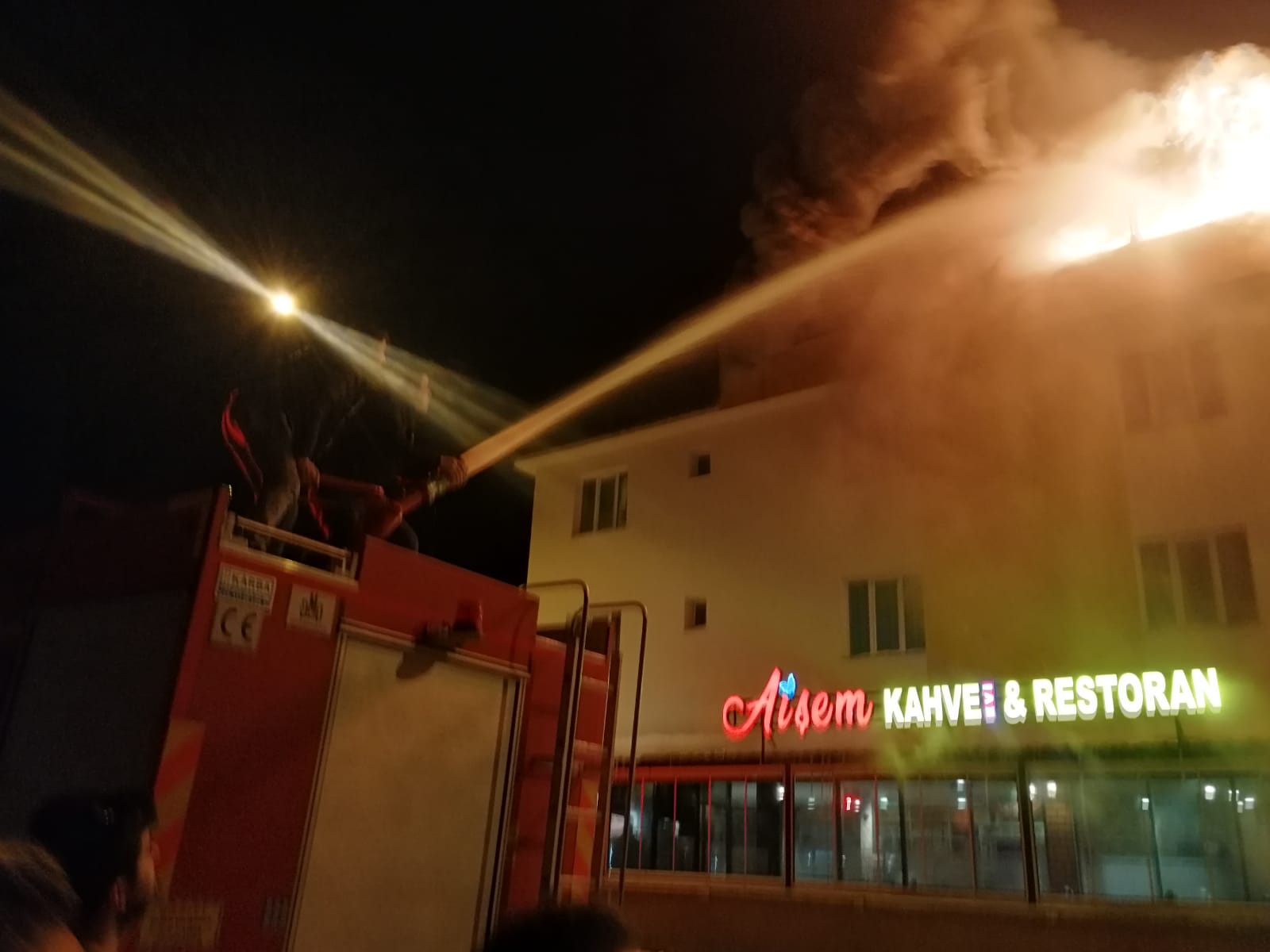 Çatı Katında Çıkan Yangın Korkuttu