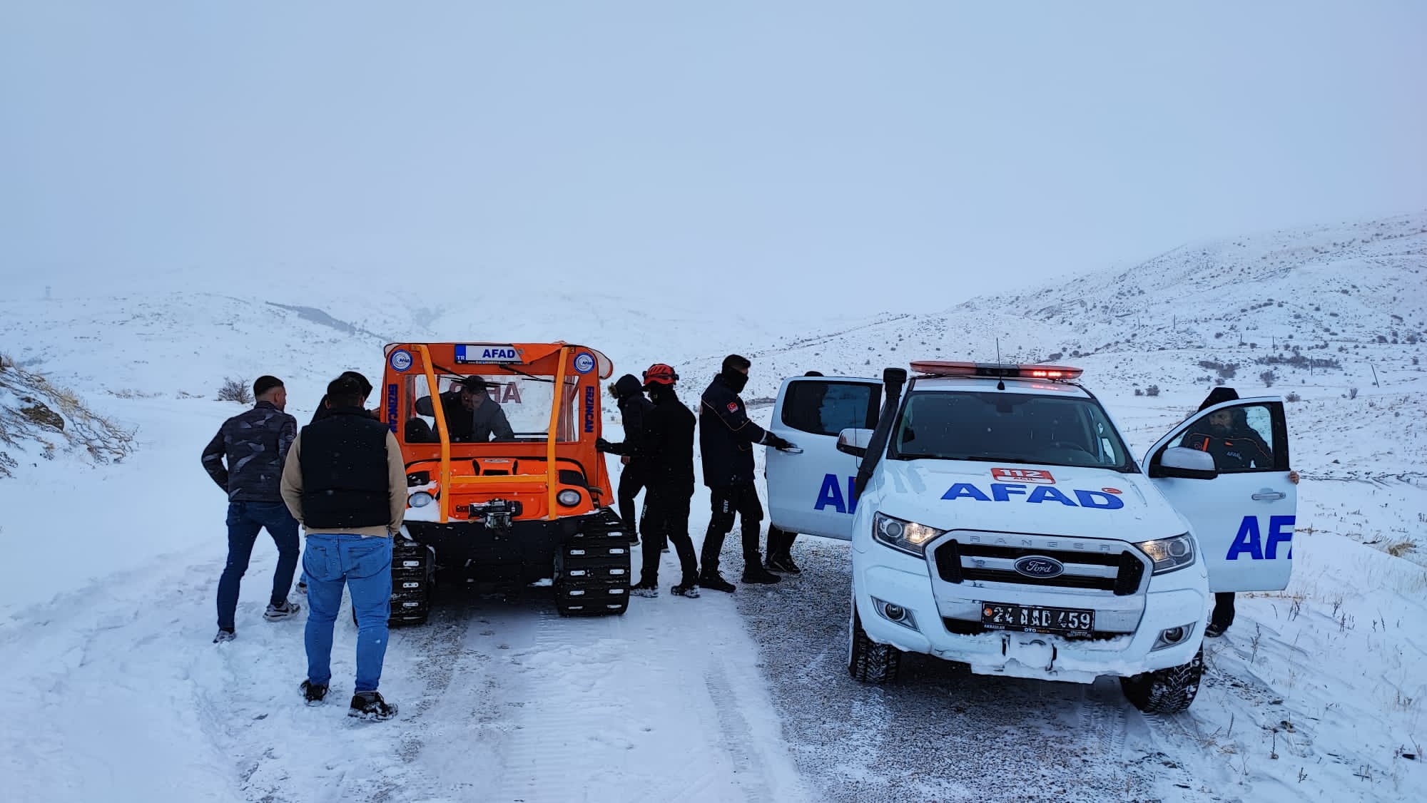 Karda mahsur kalan 5 Kişiyi AFAD ekipleri kurtardı