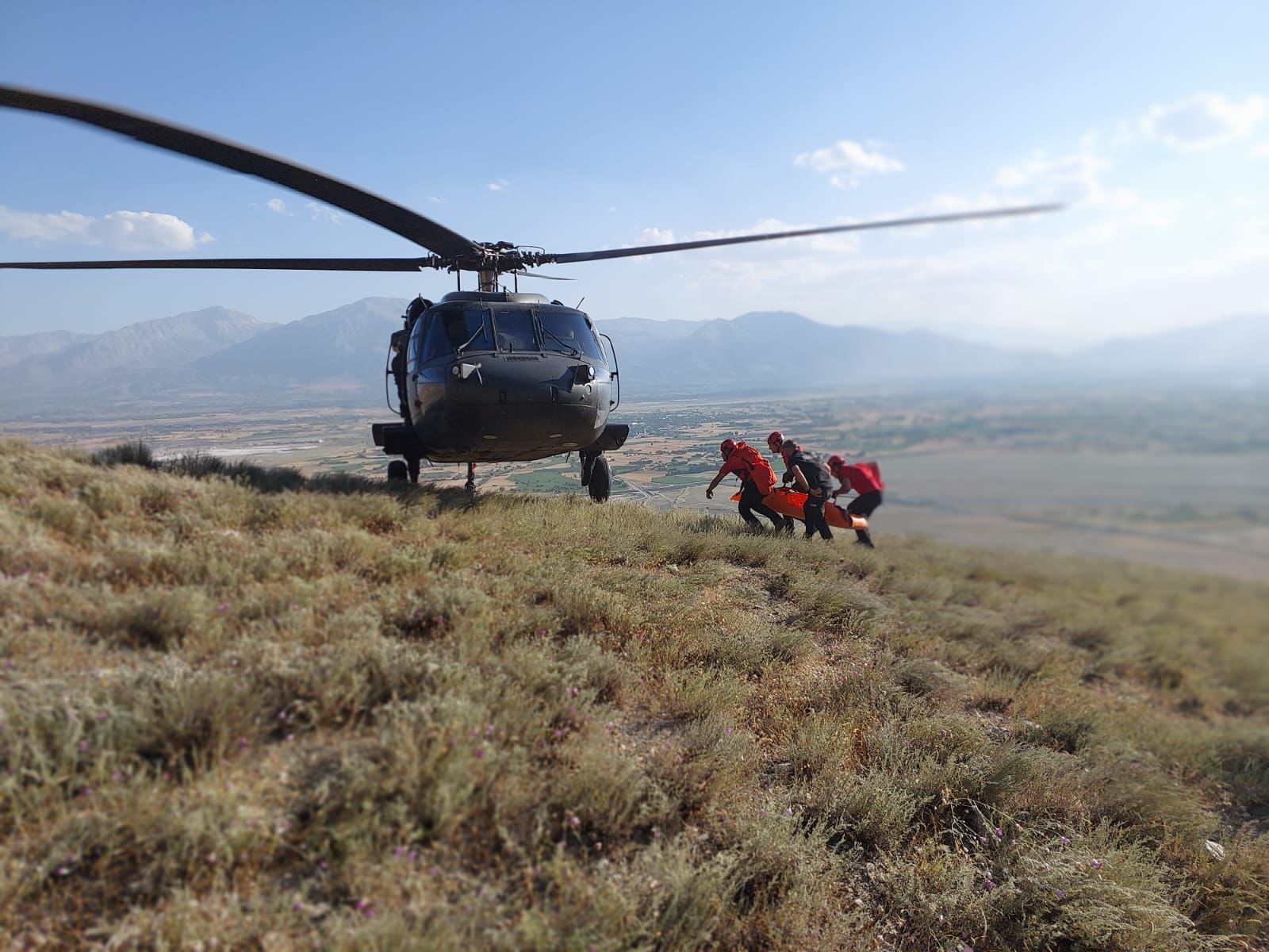 Dağlık Alanda Yaralandı Helikopter İle Kurtarıldı
