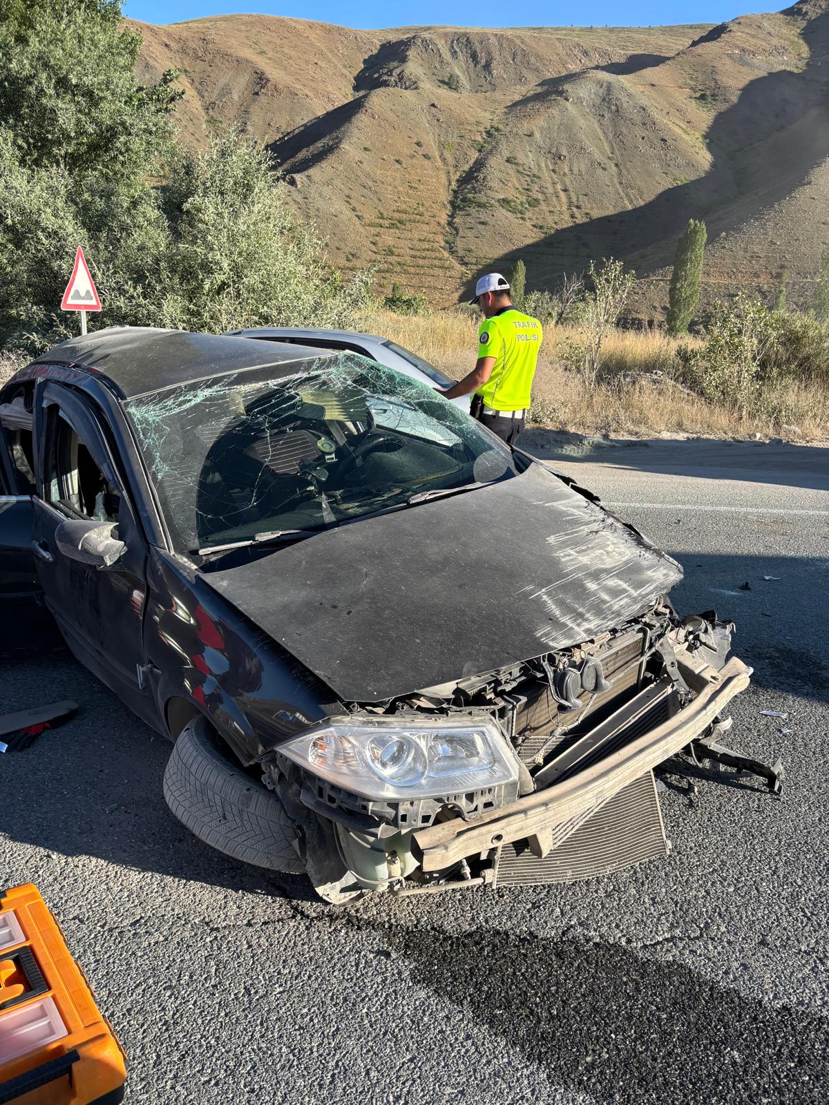ERZİNCAN’DA TRAFİK KAZASI: 3 YARALI