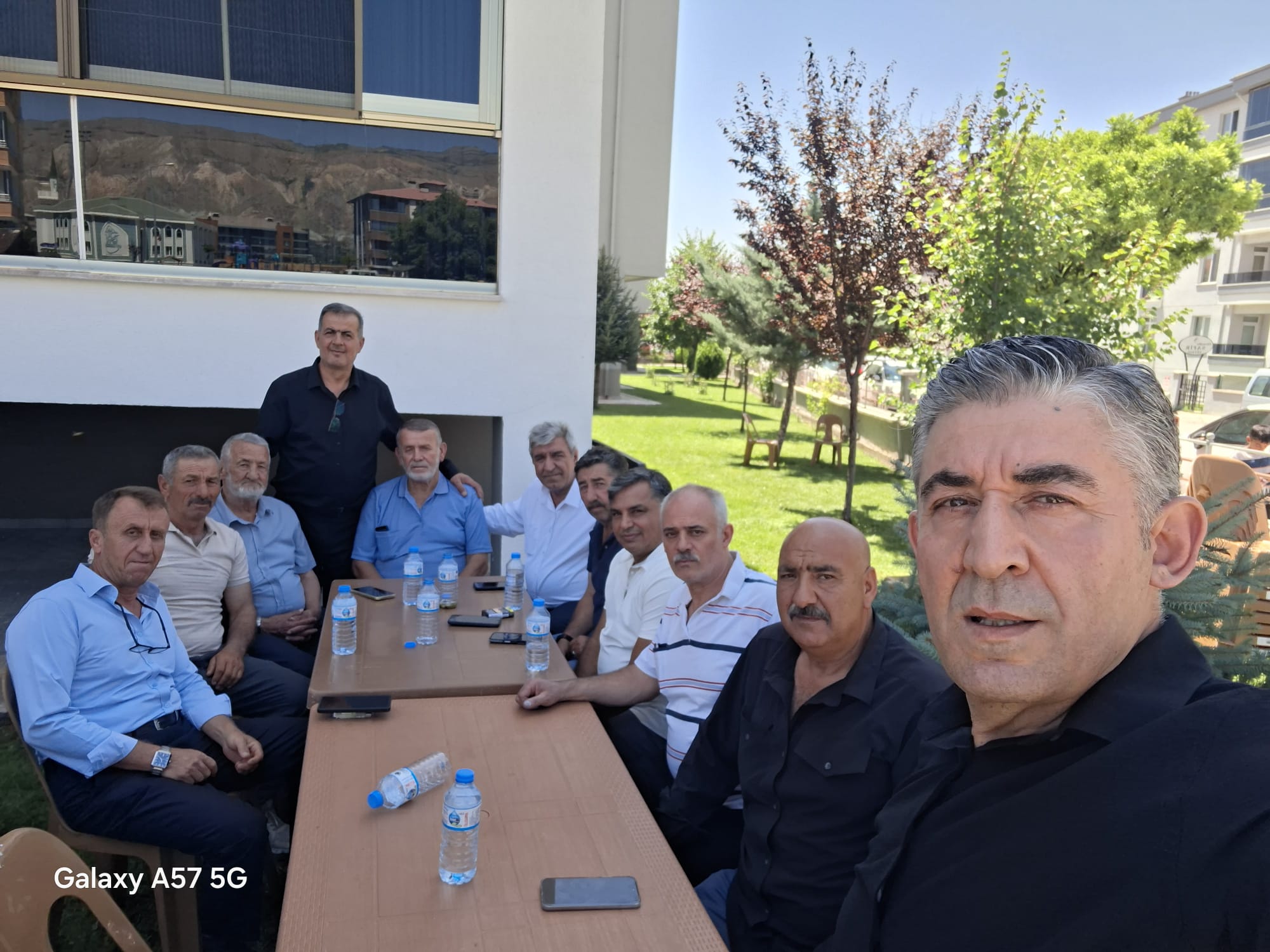 30 Yıllık Silah Arkadaşlığından Vefa Örneği: Şehit Ailesi ve Asker Arkadaşları Düğünde Buluştu