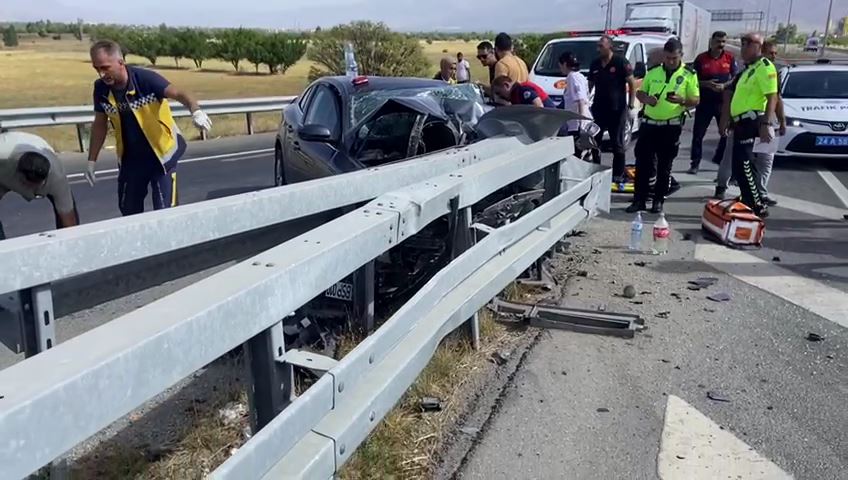 Erzincan’da Kaza 3 Yaralı - VİDEO HABER