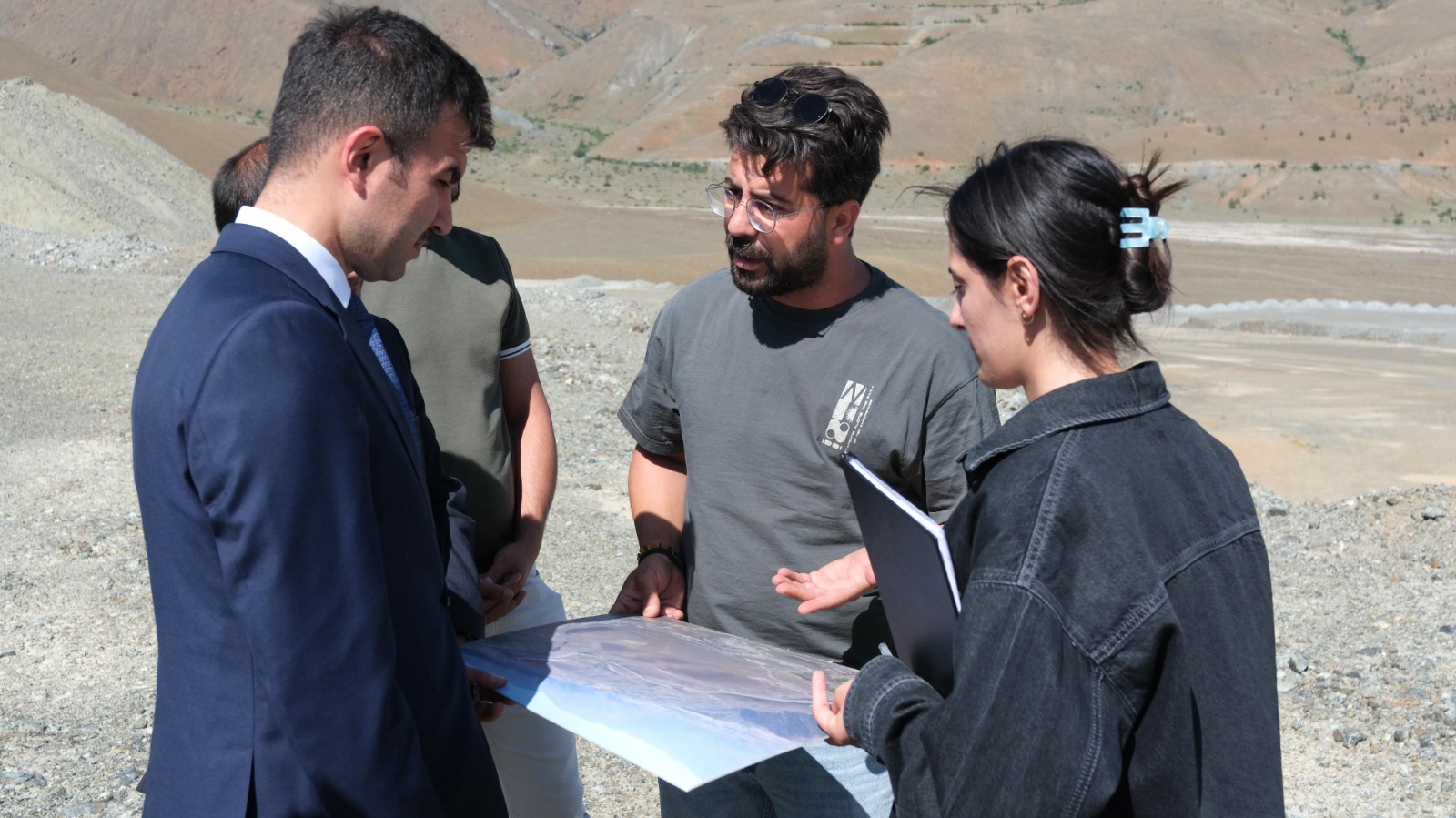 Erzincan Vali Yardımcısı Hüseyin Aydın Besi OSB’de yürütülen çalışmaları inceledi
