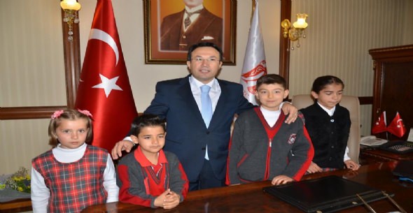 VALİ AKDEMİR MAKAMINI YILMAZ’A TESLİM ETTİ