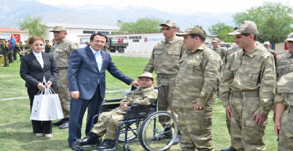 ENGELLİLER BİR GÜNLÜĞÜNE ASKER OLDU