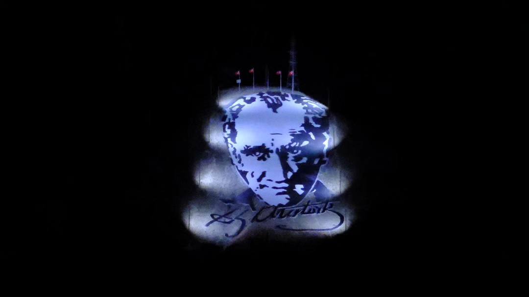 Atatürk, Portresi Gecede Görülebilecek