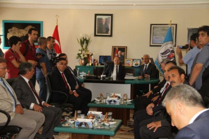 Bakan Akdağ, Darbeler, milletin parasıyla alınmış silahların millete çevrildiği zulüm dönemleridir