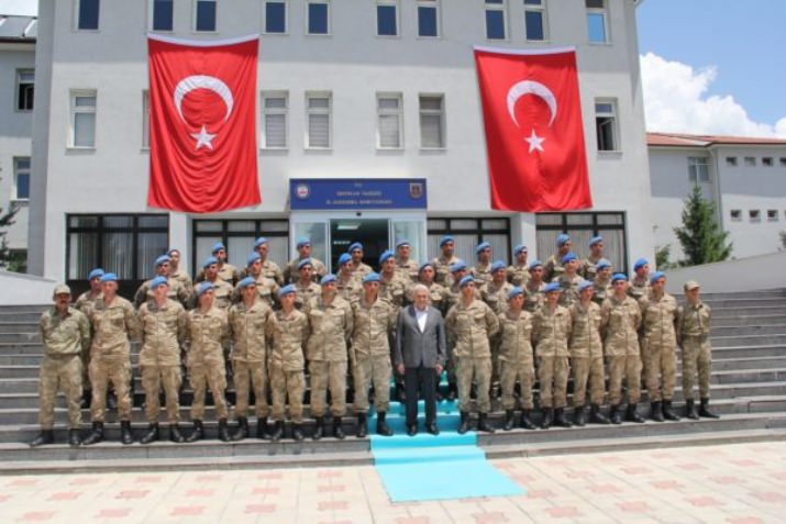 Başbakan Yıldırım, 3 Teröristi Etkisiz Hale Getiren Komandolarla Bir Araya Geldi