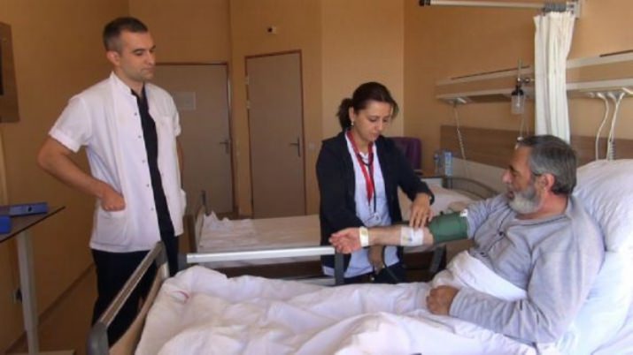 Sağlığına Kavuştu Doktoruna Şiir Yazdı