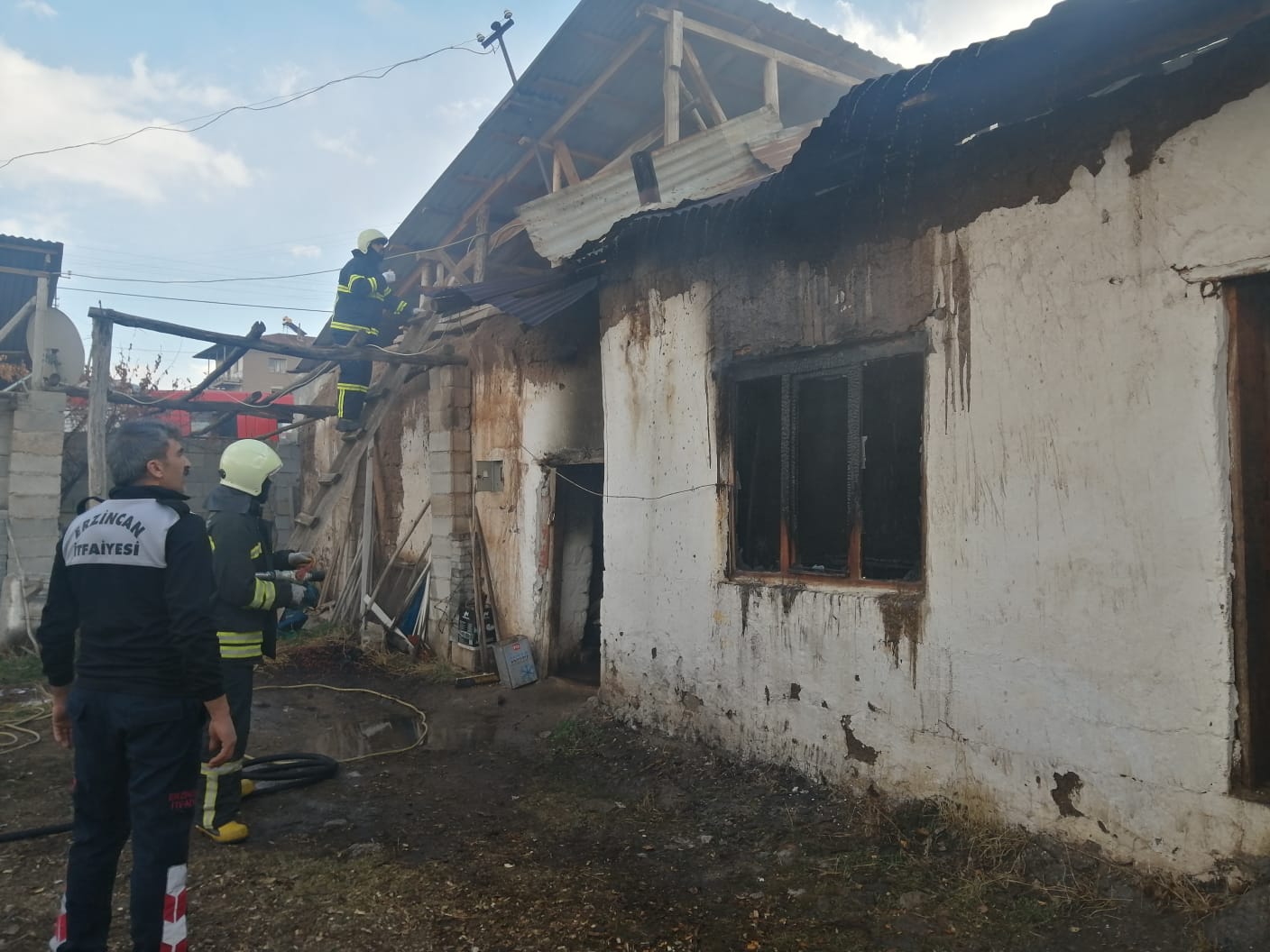 Erzincan'da Yangın, Bir Ev Kullanılamaz Hale Geldi