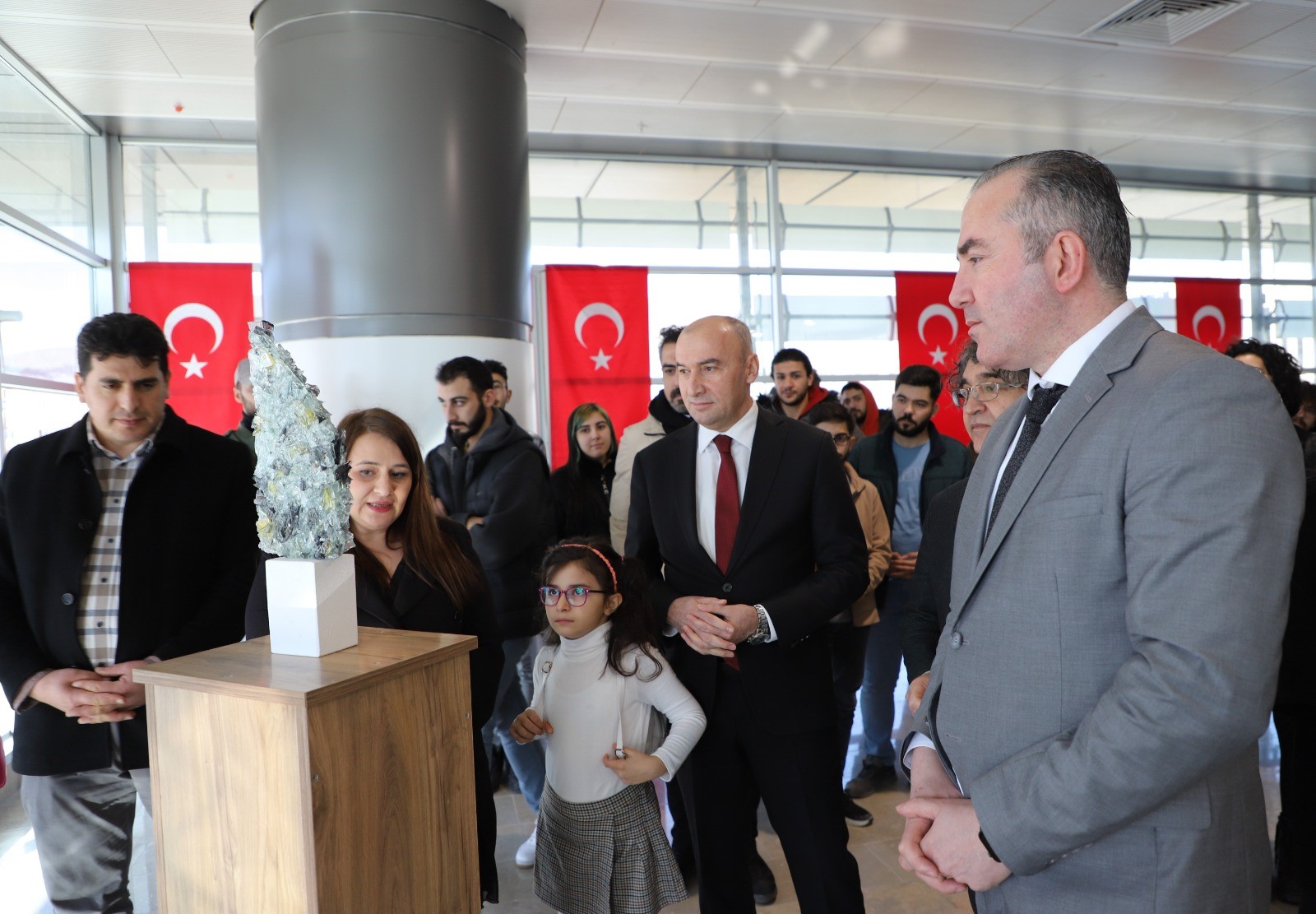 “Geçiş” Kişisel Cam Sergisinin Açılışı Gerçekleşti