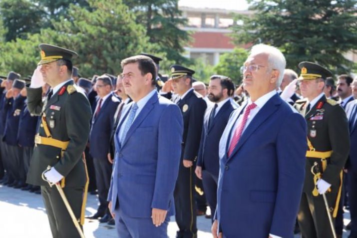 Zafer Bayramı Çelenk Sunma Töreni Düzenlendi