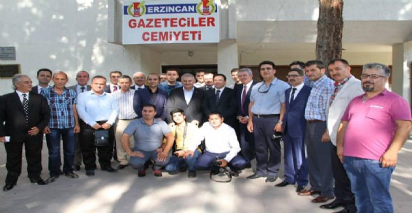 BİNALİ YILDIRIM GAZETECİLERİ ZİYARET ETTİ