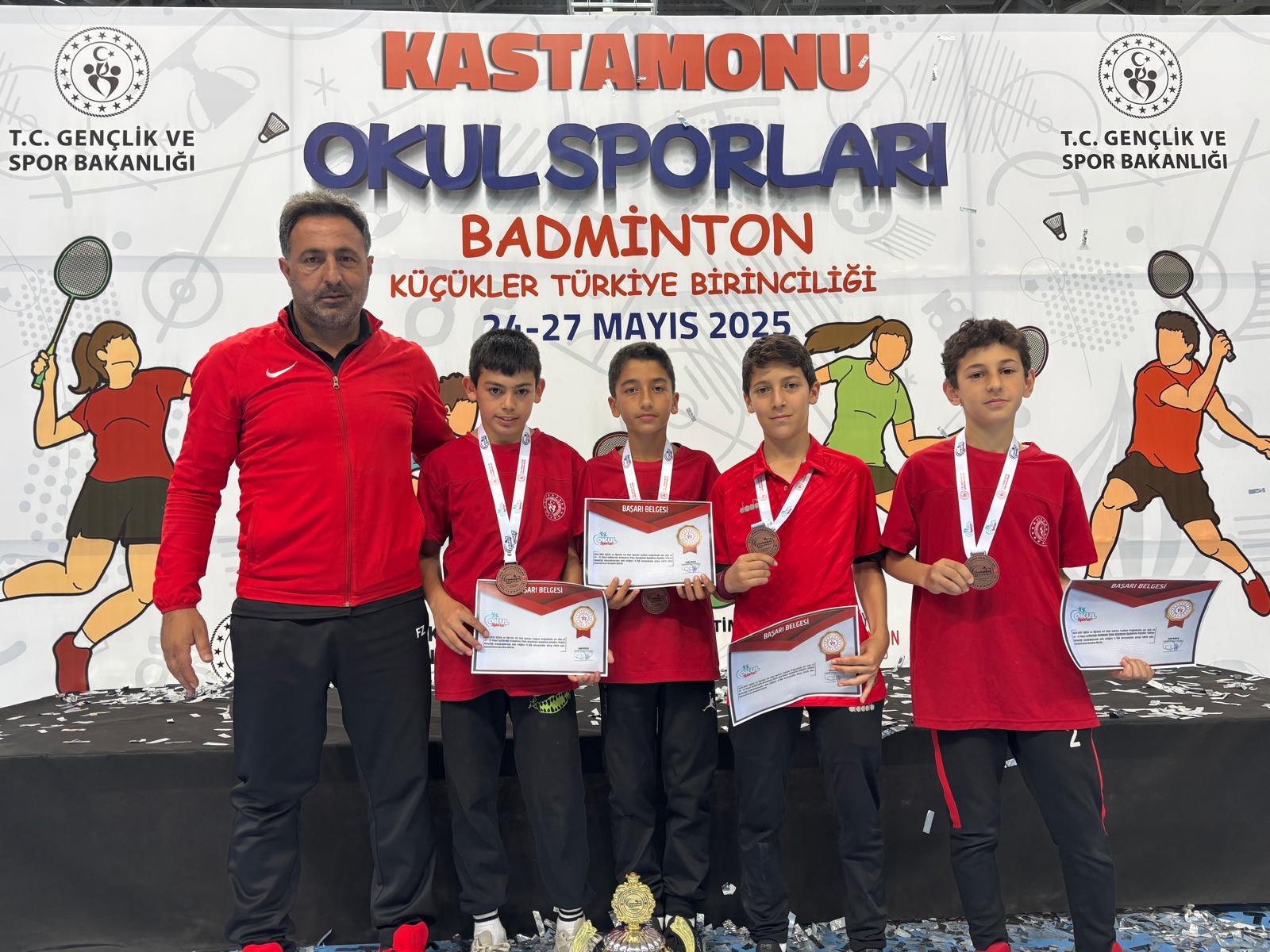 Badminton Takımı Türkiye dördüncüsü oldu