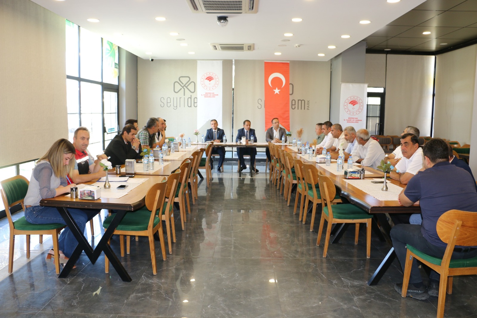 Erzincan’da müdürlerle başkanlar bir araya geldi