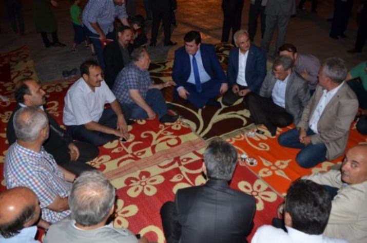 Vali Arslantaş, Demokrasi Nöbetini Sürdüren Vatandaşlarla Bir Araya Geldi