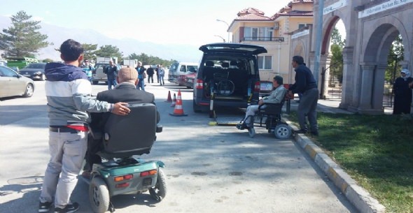 MEZARLIK ZİYARETİNDE ENGELLER ORTADAN KALKTI