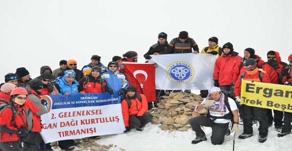 KURTULUŞ ANISINA ERGAN DAĞINA TIRMANDILAR