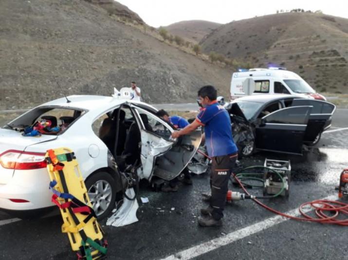 Erzincan'da feci kaza 7 ölü 3 yaralı