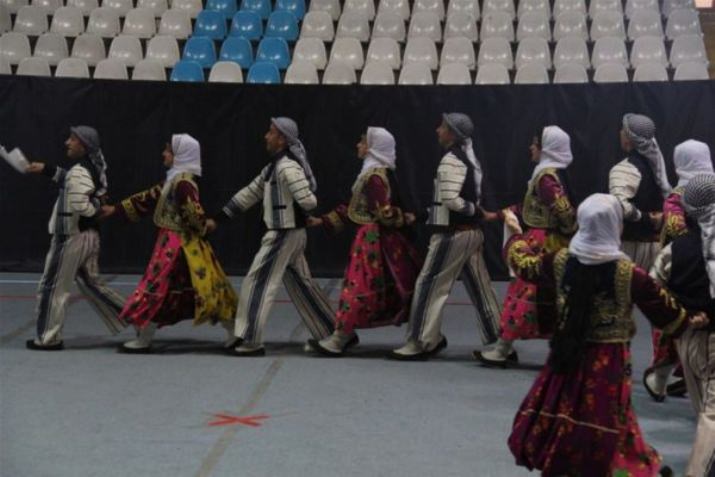 Erzincan’da Halk oyunları rüzgarı