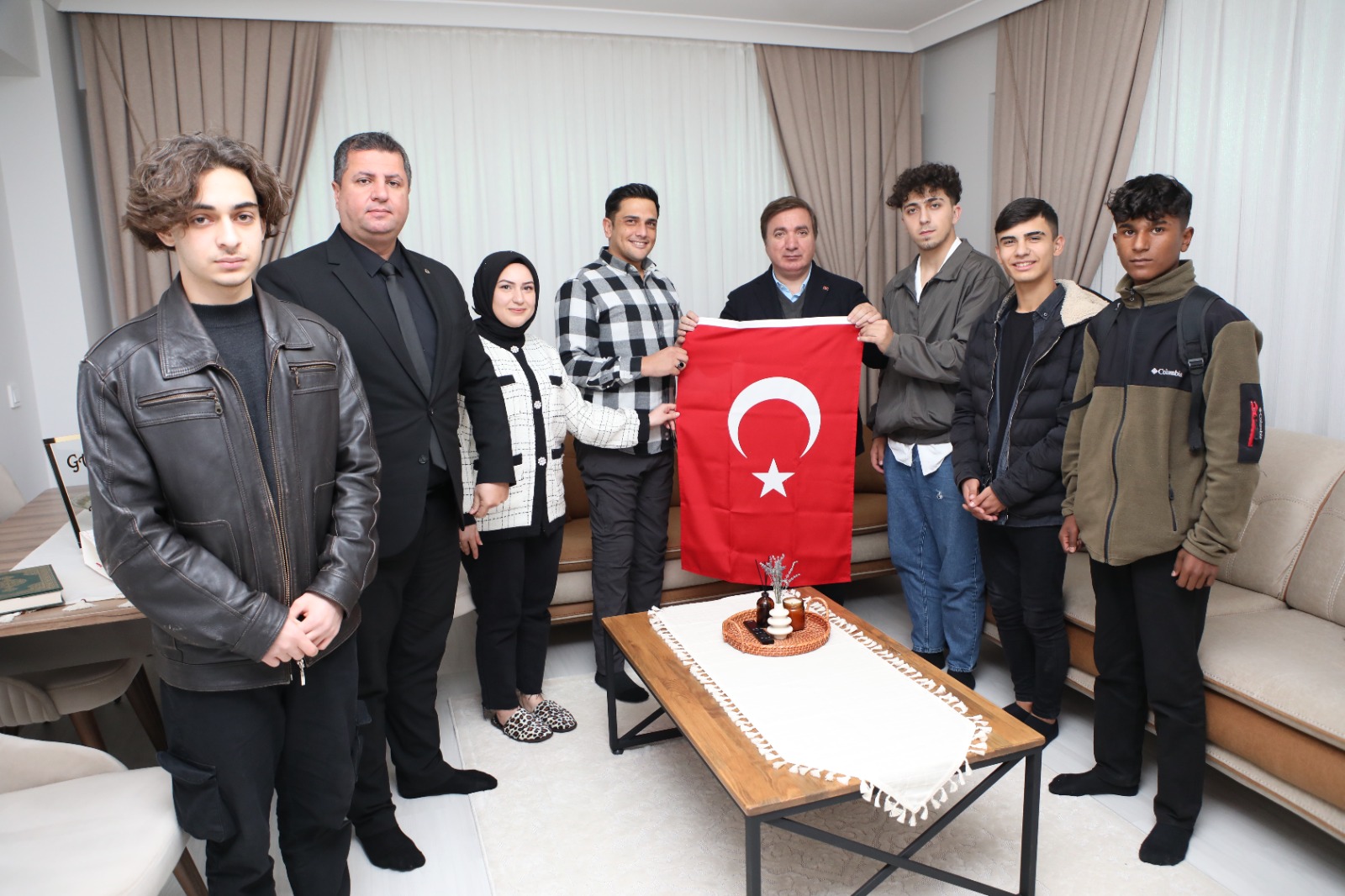 Öğrencilerle Birlikte Gazileri Ziyaret Ettiler