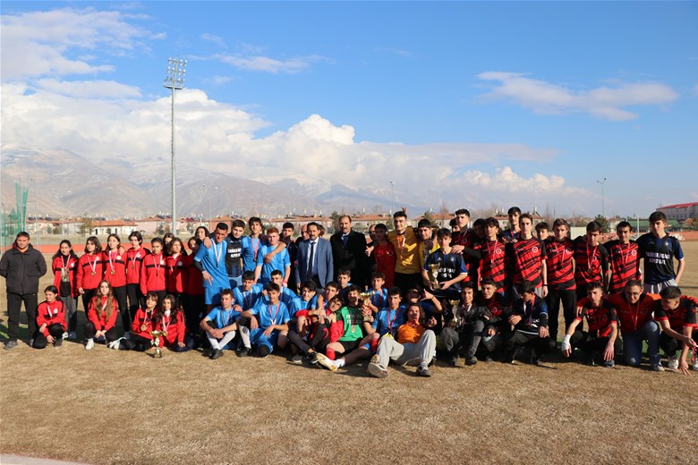 Okul Sporları A Gençler Futbol İl birinciliği müsabakaları tamamlandı