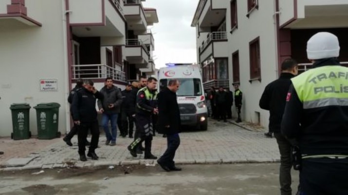 Polis Memuru Yaşamına Son Verdi