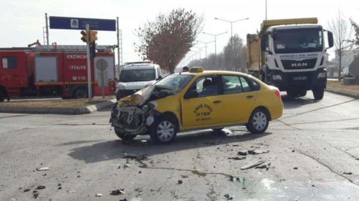 İtfaiye Aracı Yangına Giderken Kaza Yaptı