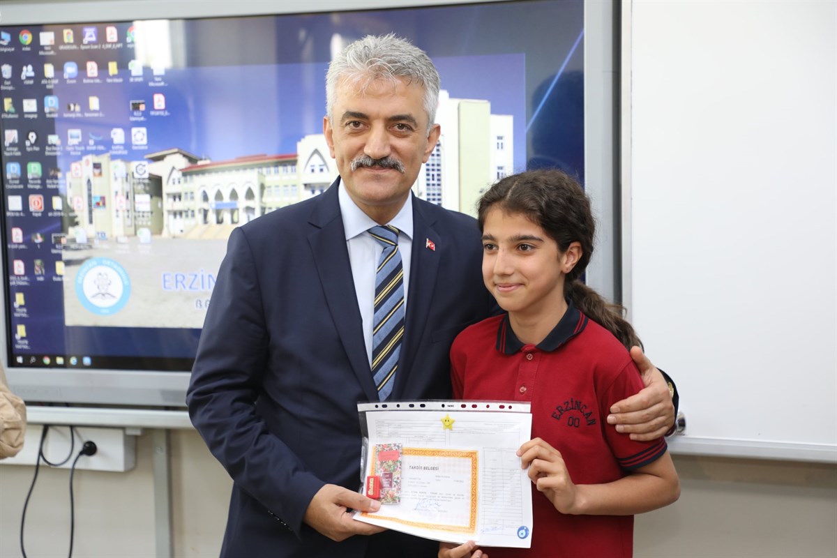 41 bin 517 öğrenci karneleri aldı