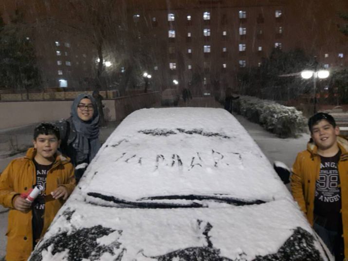 Mart Kapıdan Baktırır