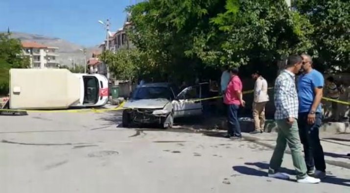 Savrulan Otomobilin Altında Can Verdi