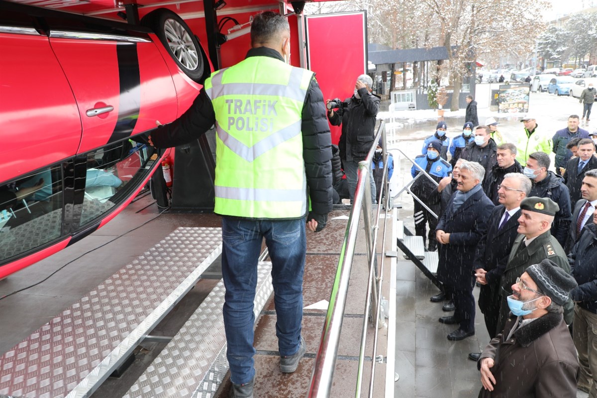 Emniyet Kemerinin Önemi Simülasyon Aracı ile Anlatıldı
