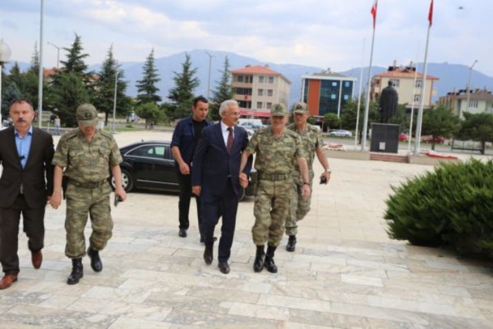 3. Ordu Komutanı Org. Savaş’an, Erzincan Belediyesine Ziyaret
