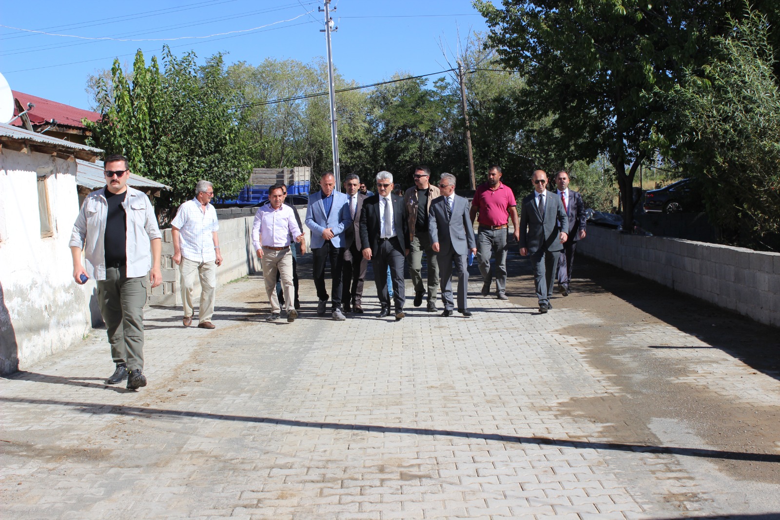 Köy İçi Yollar Kilit Parke İle Kaplanıyor