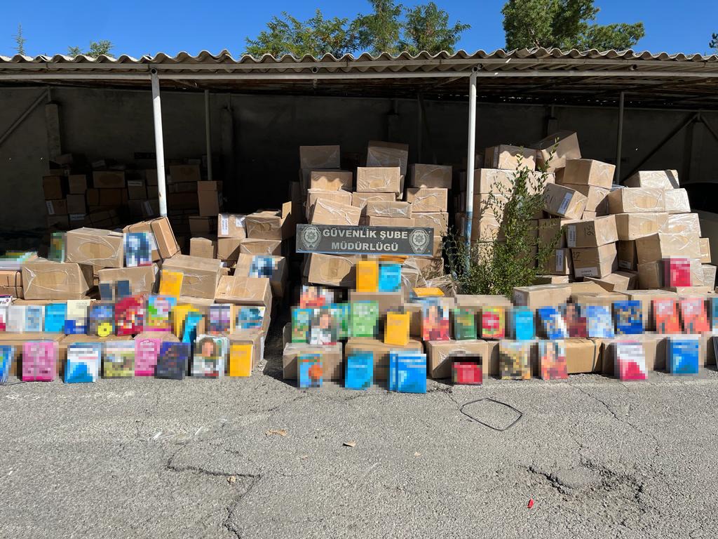 30 Milyon TL'lik Bandrolsüz Kitap Ele Geçirildi