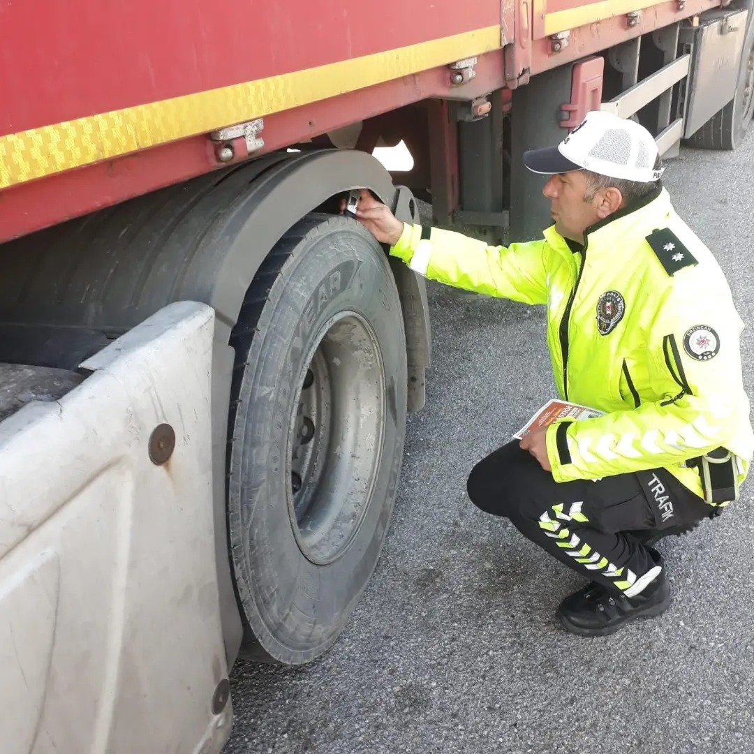 Trafik Ekipleri Kış Lastiği Denetiminde Bulundu