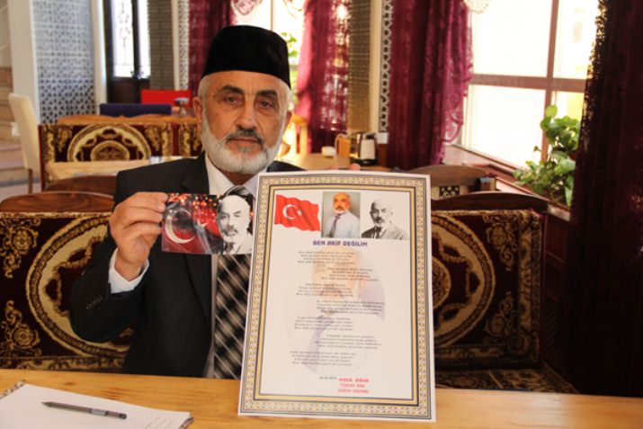 Mehmet Akif Ersoy'a Benzerliği Şaşırtıyor