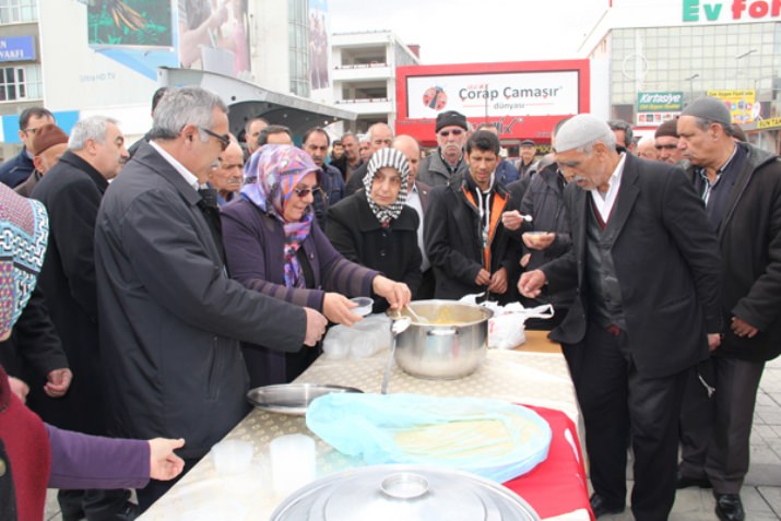 Deprem Şehitleri İçin Helva Dağıtıldı