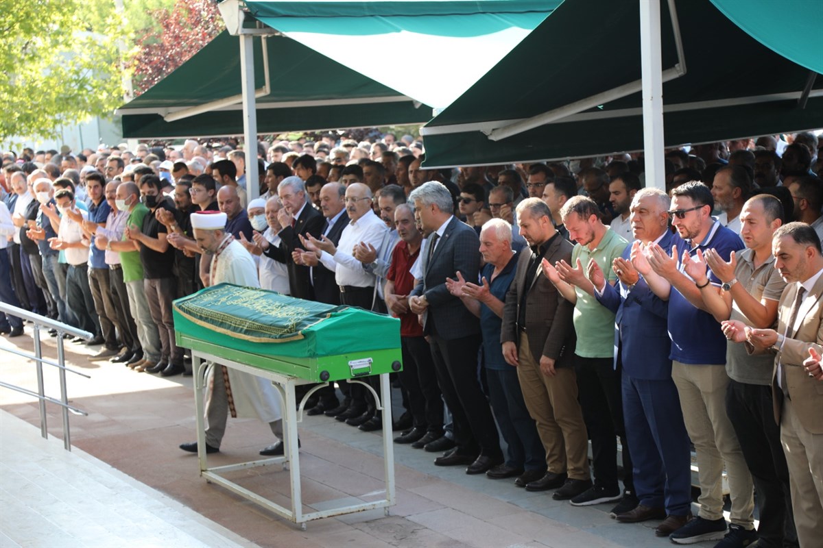 Erzincan, Necmi Yapınca’yı Son Yolculuğuna Uğurladı