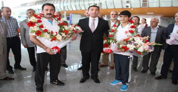 ETHEM PAK’A COŞKULU KARŞILAMA