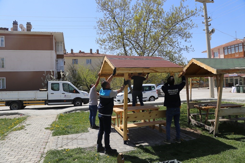 Erzincan'da parklar bahar için hazırlanıyor