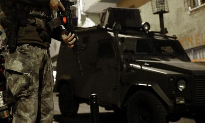 PKK'ya Yardım Ve Yataklıktan 3, İnsan Kaçakçılığından 2 Kişi Tutuklandı