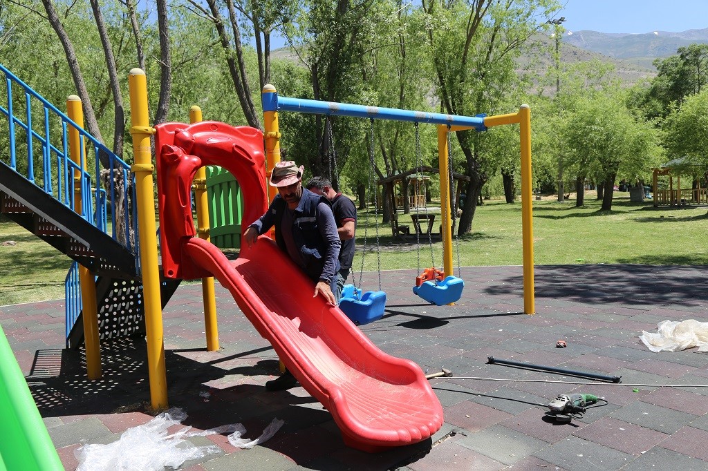 Park ve yeşil alanlarda bakım onarım çalışmaları