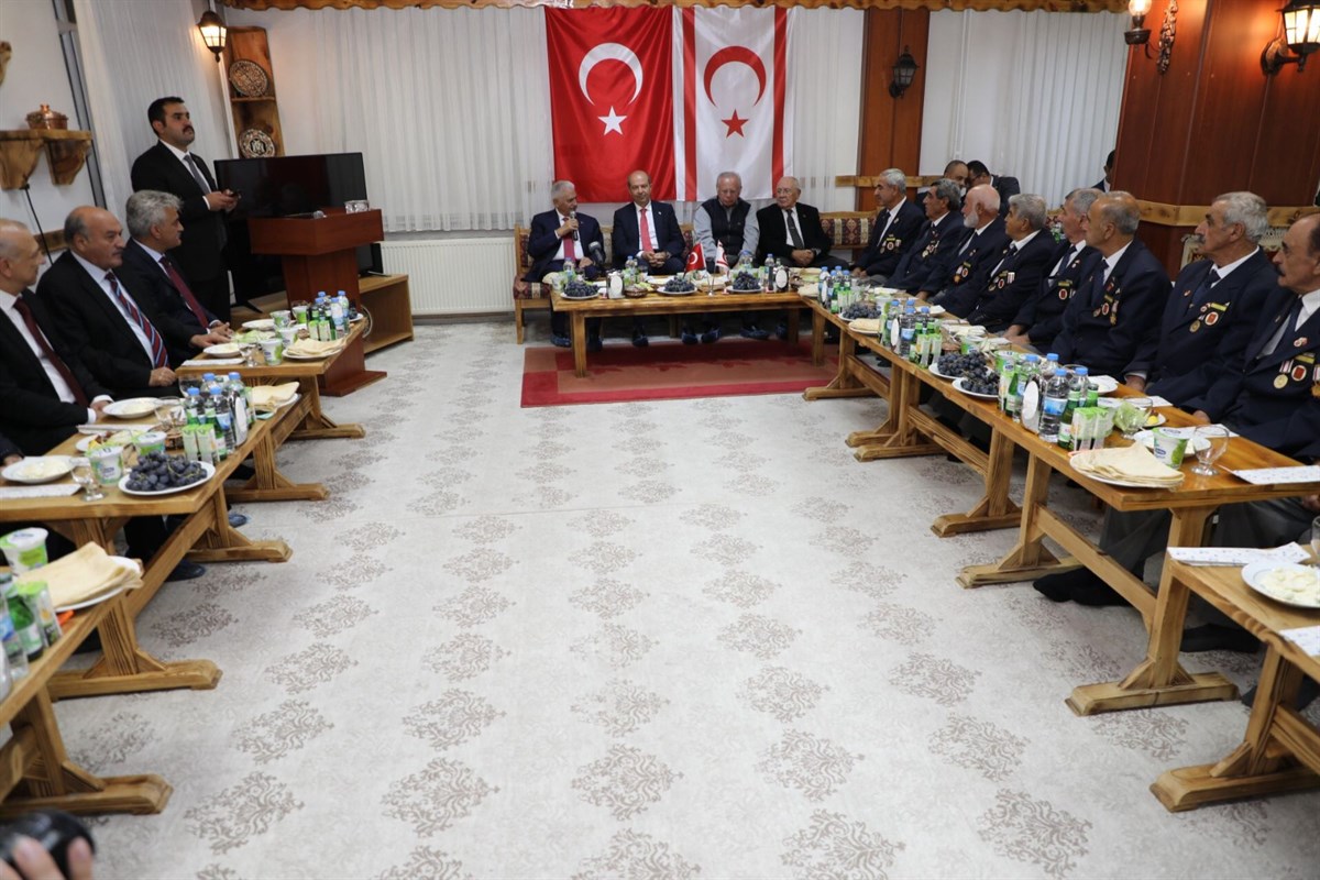 KKTC Cumhurbaşkanı Ersin Tatar, Son Başbakan Binali Yıldırım, Gaziler ile Bir Araya Geldi