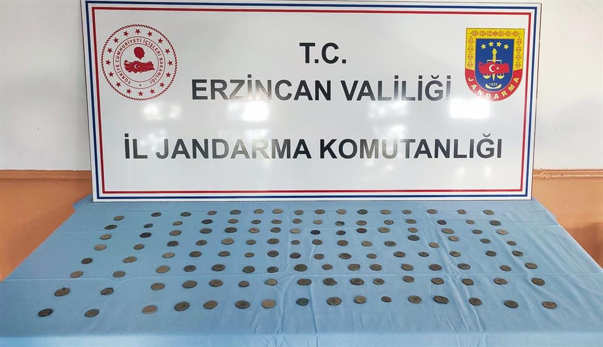 Tarihi eser niteliğindeki sikkeleri satmaya çalışırken yakalandı