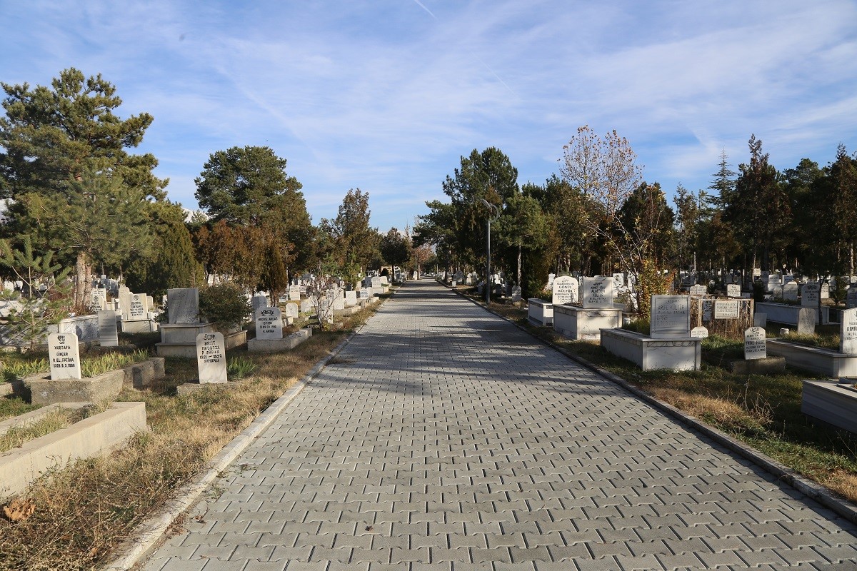 Terzibaba Mezarlığı ve diğer mezarlıklarda çalışmalar devam ediyor