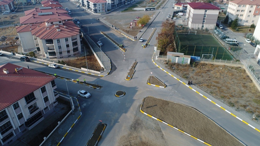 Kavşak Çalışmaları Devam Ediyor