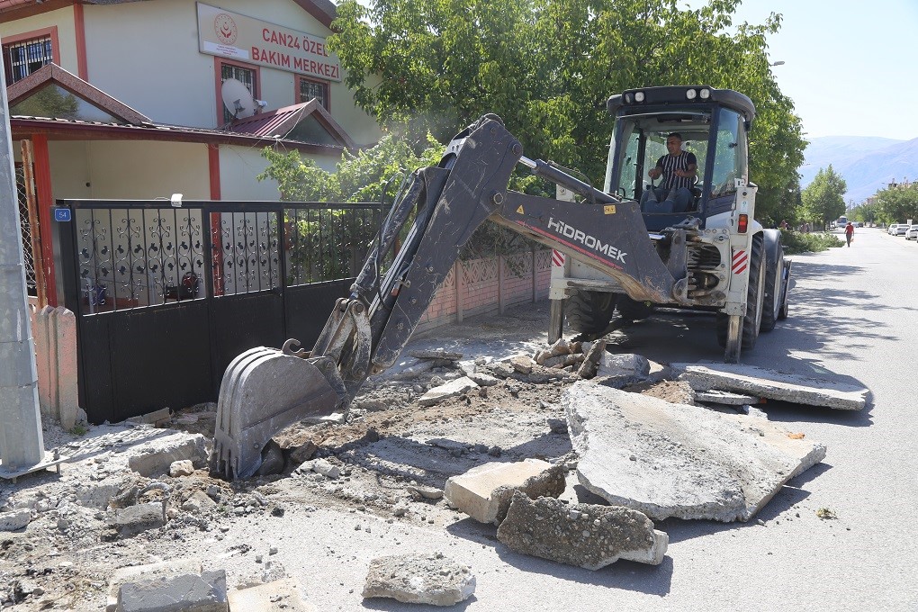 Erzincan Belediyesi üst yapı çalışmalarına devam ediyor