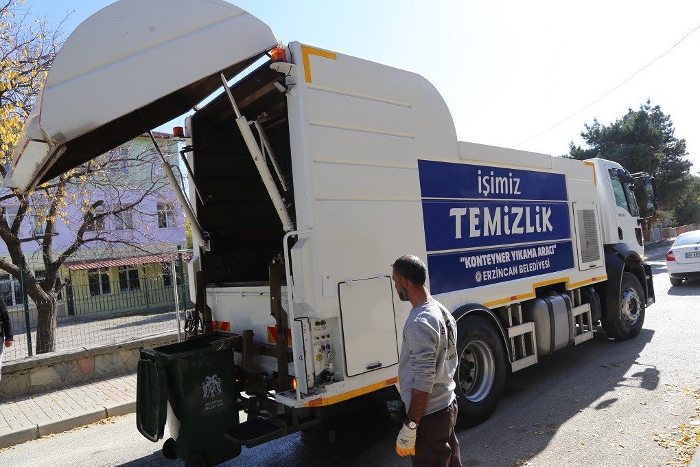 Çöp Konteynerleri Dezenfekte Ediliyor